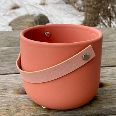 Saumon avec jardinière en similicuir