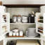 Rangement de cuisine 71 po avec support interne pour porte, tablettes réglables et prise de courant - Buffet garde-manger Smart Design, support en verre, solution multifonction AC