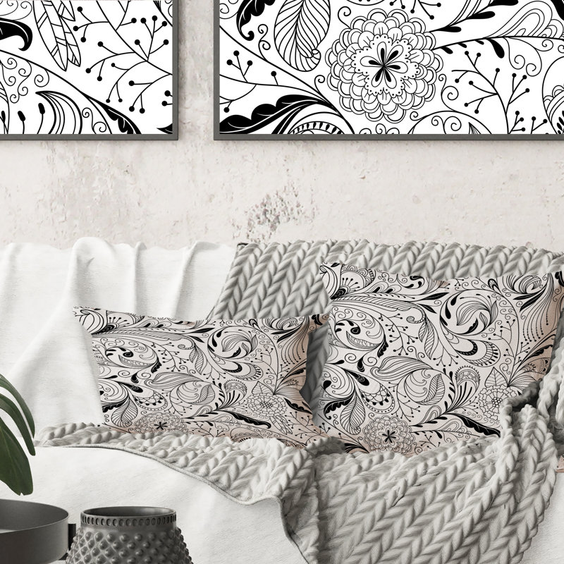 Coussin décoratif imprimé à motif floral noir et blanc - 1