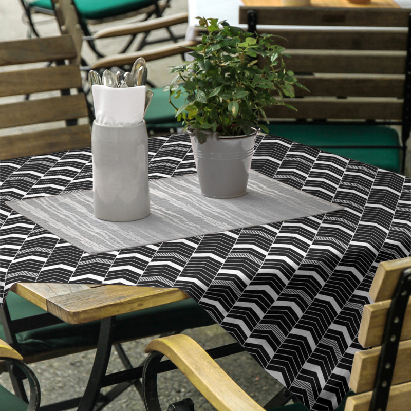 Nappe à chevrons à traits Stephenie, Noir / Blanc / Gris