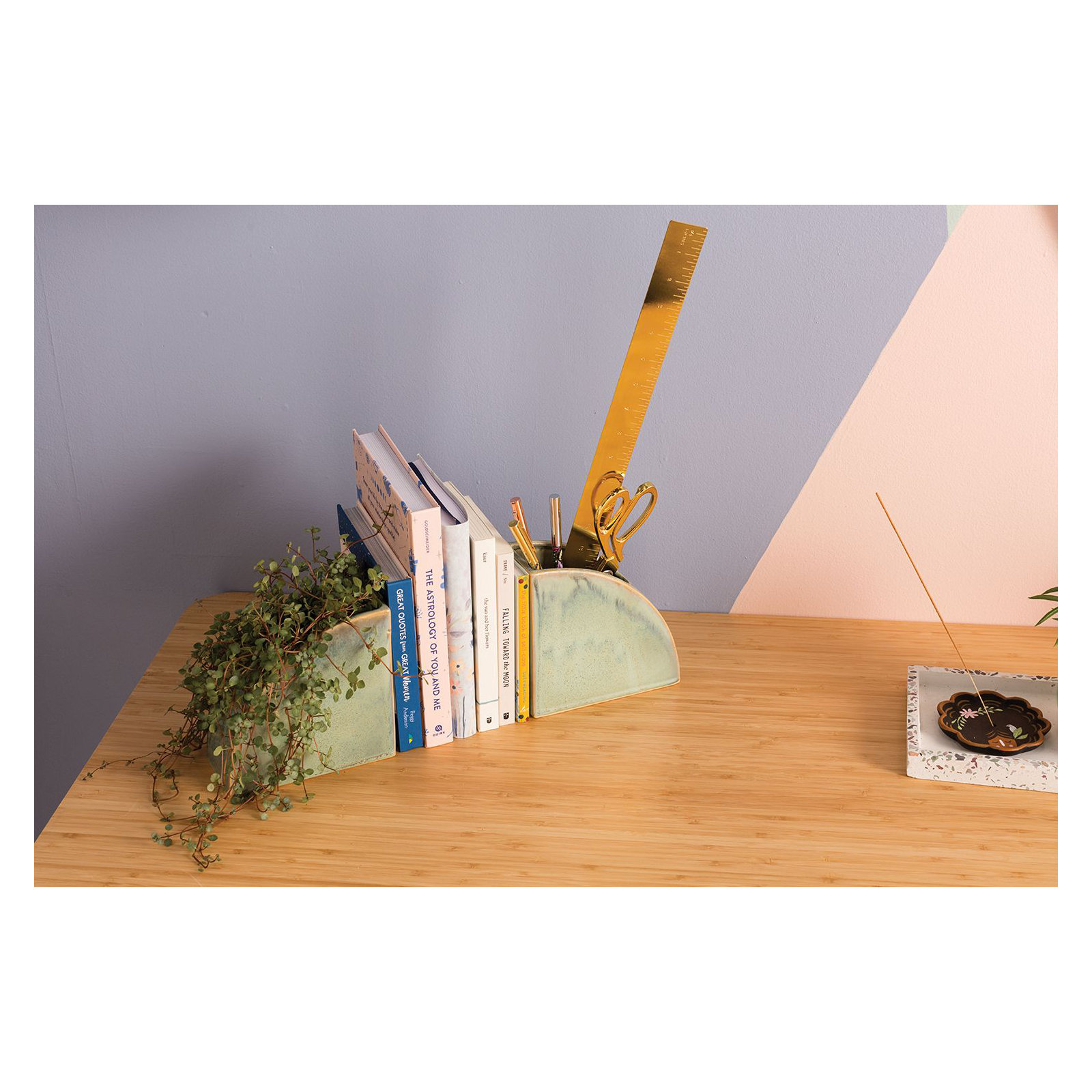 Isle Bookend
