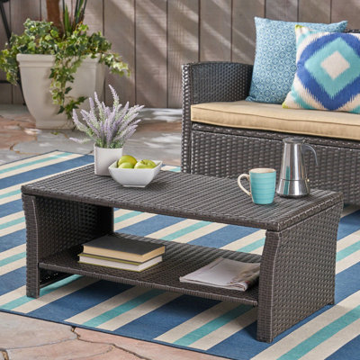 TABLE ST LUCIA