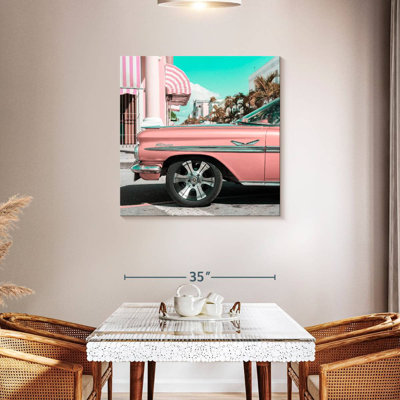 Voiture rose rétro Mehar