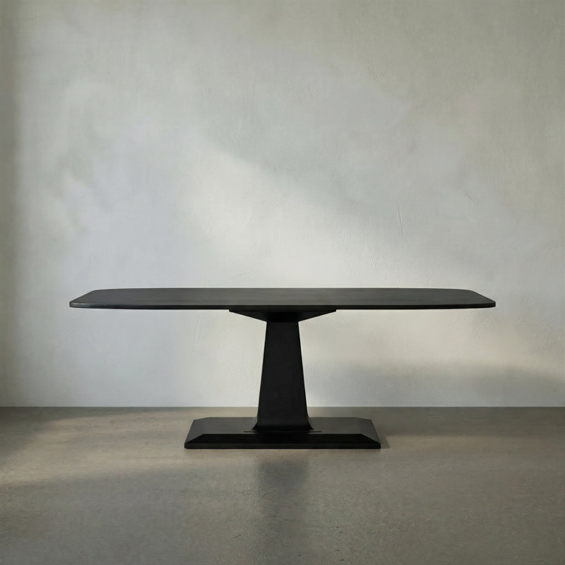 Amboss Dining Table