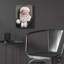  «Green Santa 2» par Ashley Bradley, art mural en verre acrylique, 12 po x 16 po