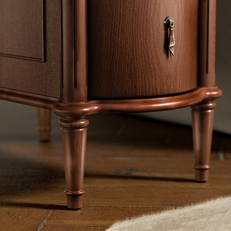 Table de chevet STO'sense avec station de charge et 3 tiroirs, pré-assemblée, table d'appoint rétro avec poignées au fini antique, finition en bois rustique, table de bout étroite avec pieds tournés pour la chambre à coucher (1, brun)