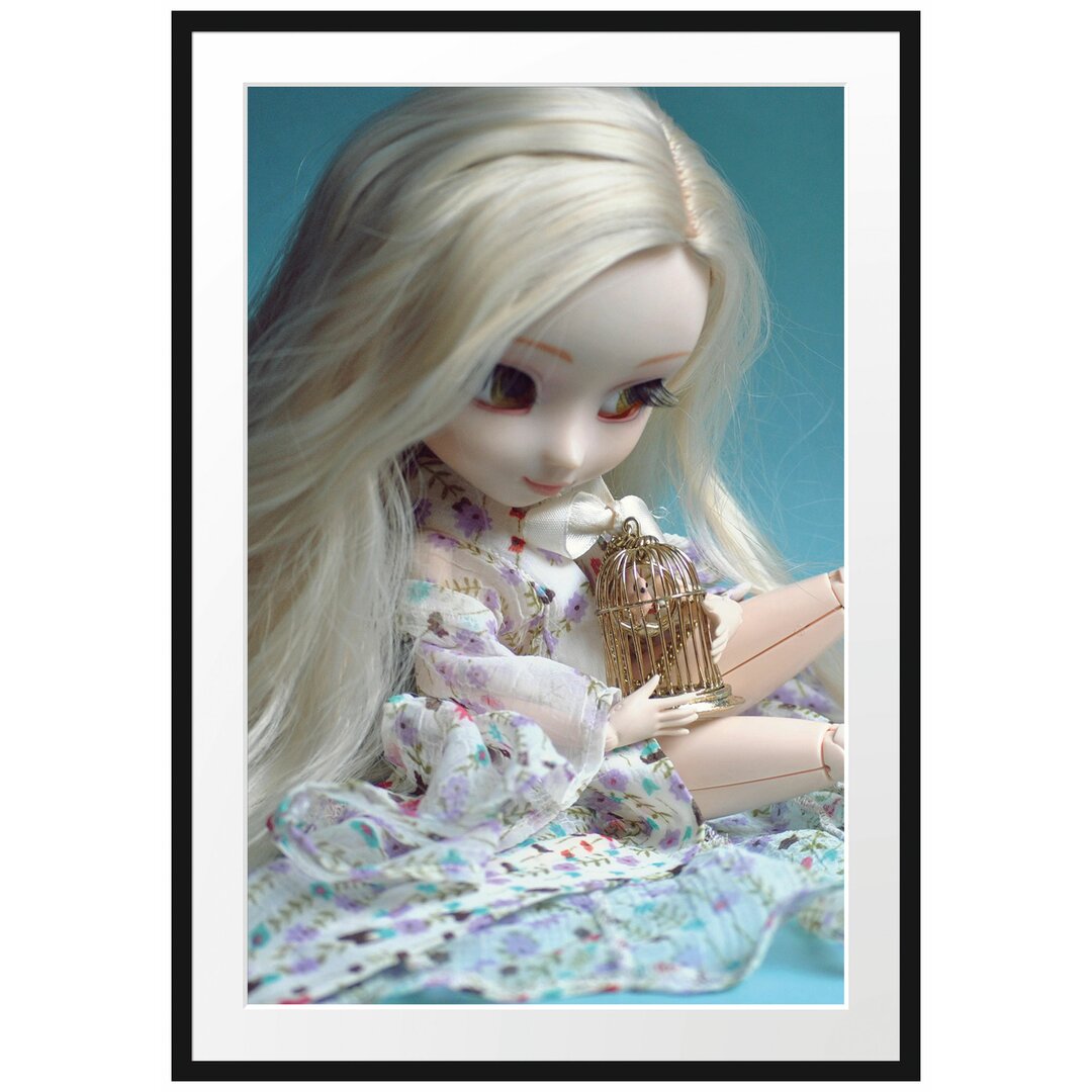 Gerahmtes Poster Blonde Pullip-Puppe mit Vogelkäfig