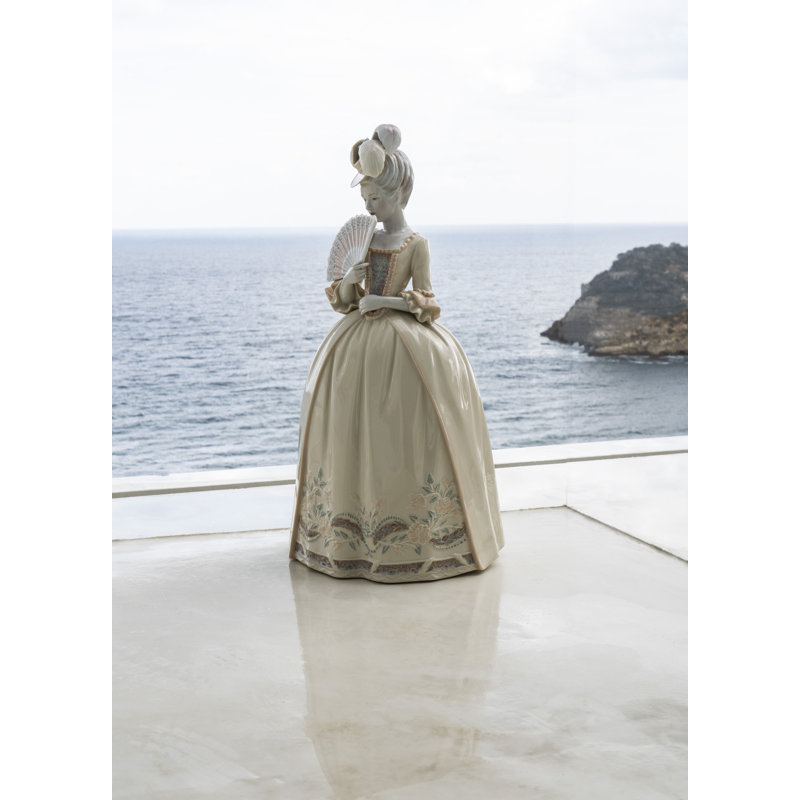 Statue femme en porcelaine bisous, Beige