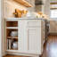 Armoire de coin en angle 42 po blanc doux prêt à assembler Shaker