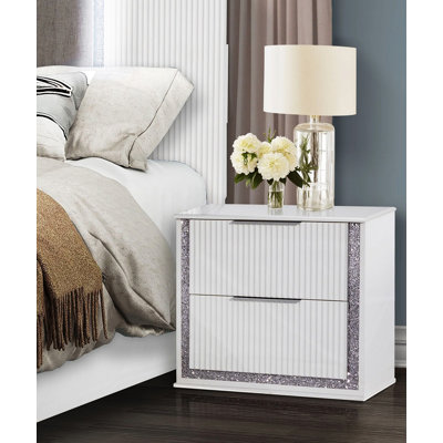 Blanc chic et chic table de chevet