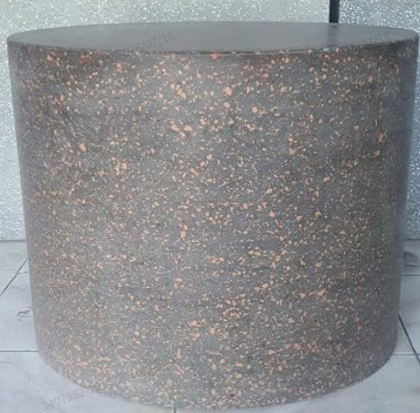 Table de bout moderne minimaliste cylindrique, table d'appoint Terrazzo recyclée pour le salon / chambre d'amis / chambre à coucher / extérieur