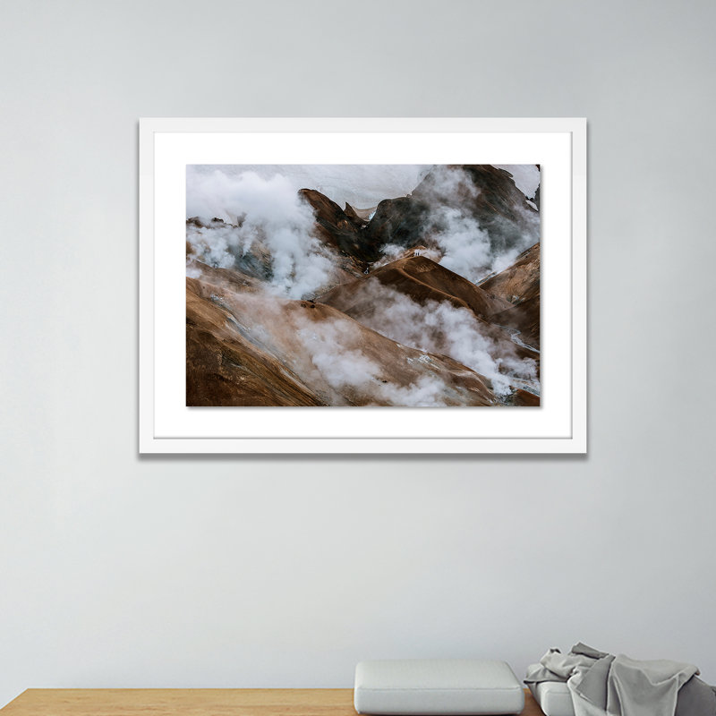 « brume at blue hour » par michael schauer, reproduction de photo sur papier, H 52 po x l 72 po x P 2,5 po, Blanc
