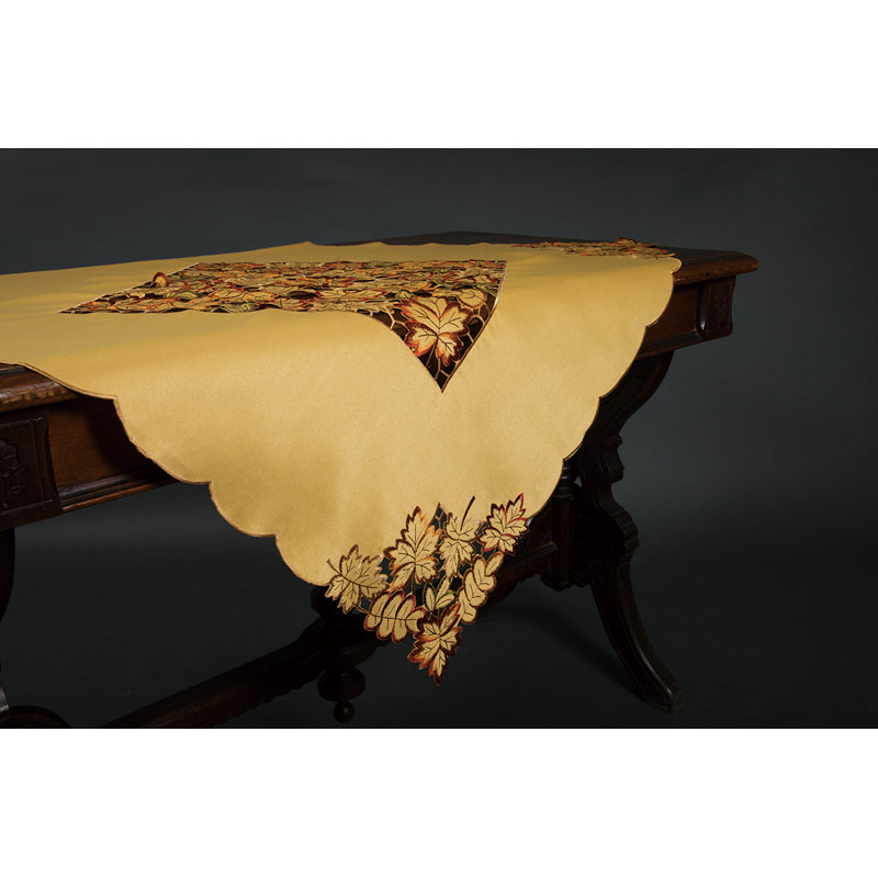 Surmatelas de table nappe brodé Wendling