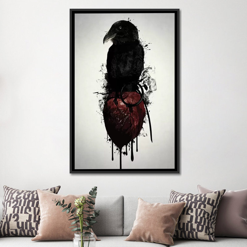 «Raven and Heart Grenade», impression sur toile, H 26 po x l 18 po x P 1,5 po, Toile avec cadre noir, Pas de tapis