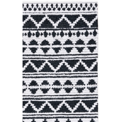 Augustine 847 Area Rug In Black / Ivory