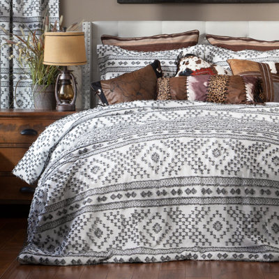 Polyester Machine Tufted Striped Comforter