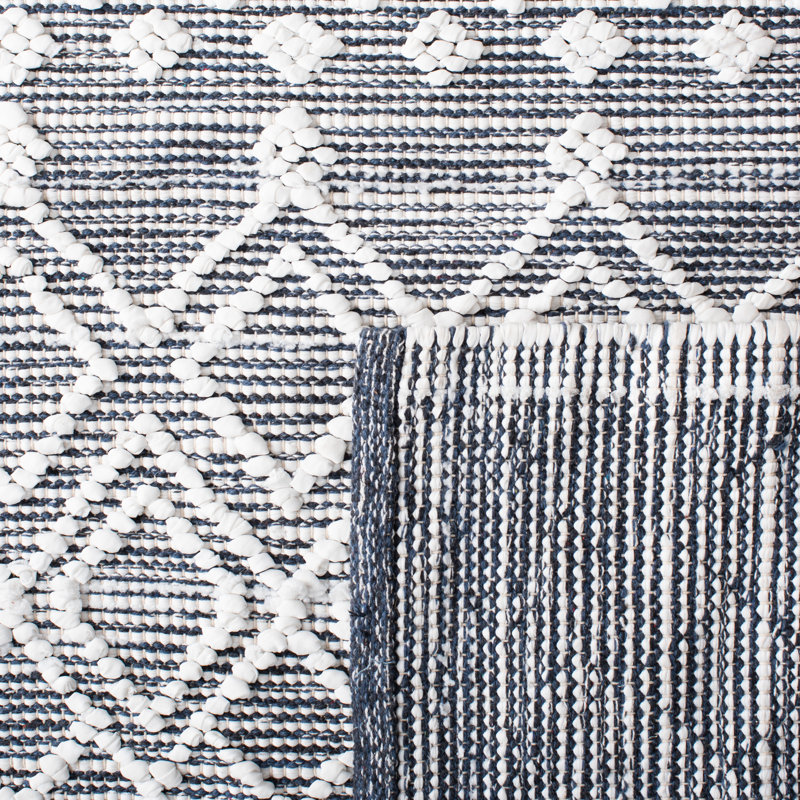 Natura Hand Woven Cotton/Viscose Geometric Rug in Gray/White, Rectangle 4' x 6'