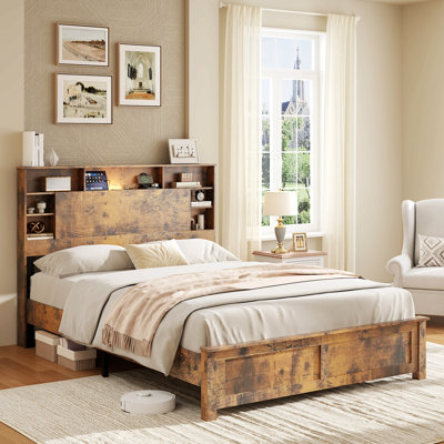 Structure de lit grand en bois avec tête de lit avec rangement