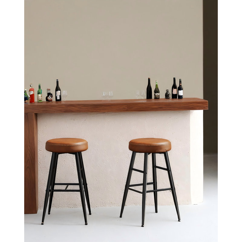 Tabouret Parmley, Similicuir brun caramel / cadre noir, Tabouret de comptoir (siège d'une hauteur de 24,8
