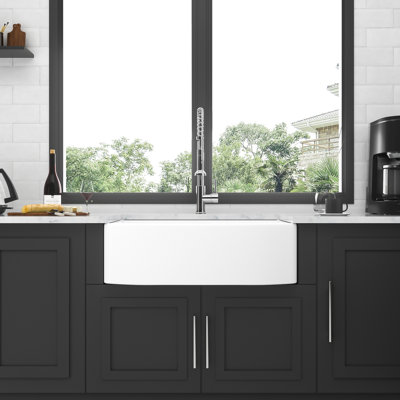 Lavabo en céramique blanc 33 po - Bord arqué avec tablier simple avant confortable 33 po