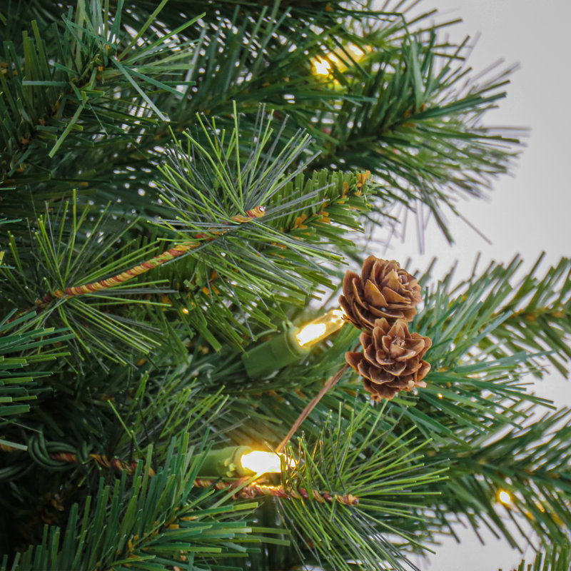 L'épinette de cèdre pré-éclairée 7,5 pi avec lumières DEL The Holiday Aisle®