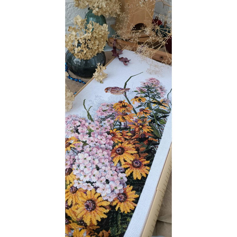 Trousse de broderie au point de croix comptée « Rudnesses aux yeux noirs et phlox » de Merejka K-208
