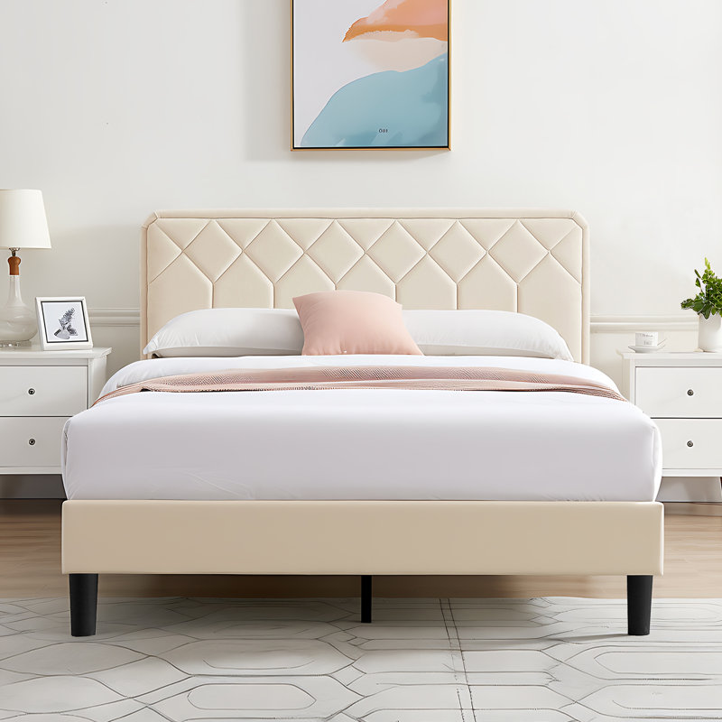 Structure de lit plateforme grand avec tête de lit tapissier en velours et support en lattes de bois, sommier à ressorts / pas de sommier nécessaire
