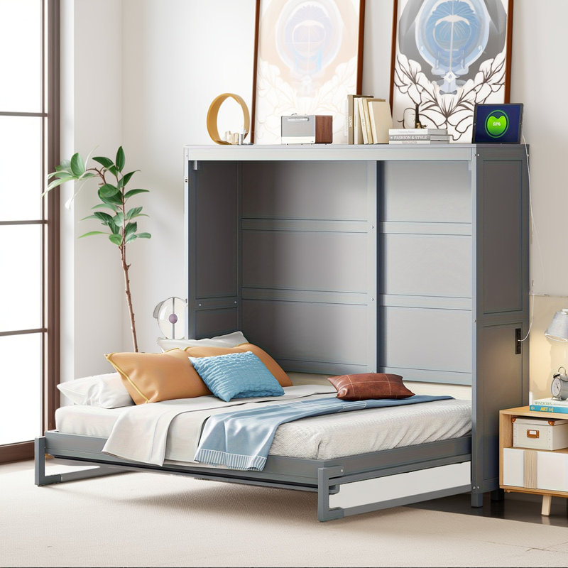 Le lit escamotable gris avec rangement intégré offre une conception peu encombrante, offrant une conversion pratique et des solutions de rangement idéales pour les espaces de vie compacts.