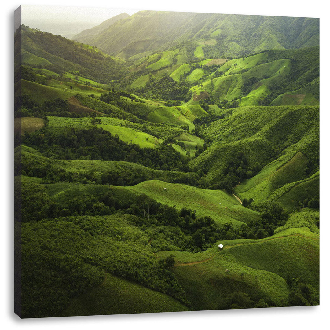 Leinwandbild Grüne Berglandschaft in Thailand