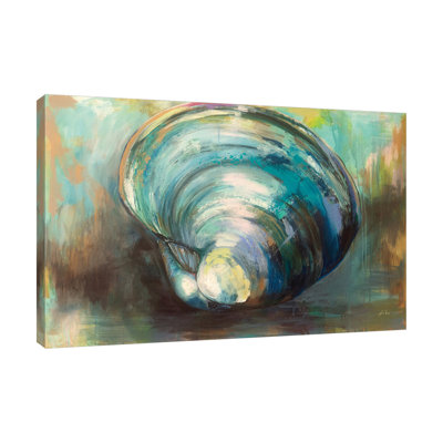 Solo Quahog by Jeanette Vertentes