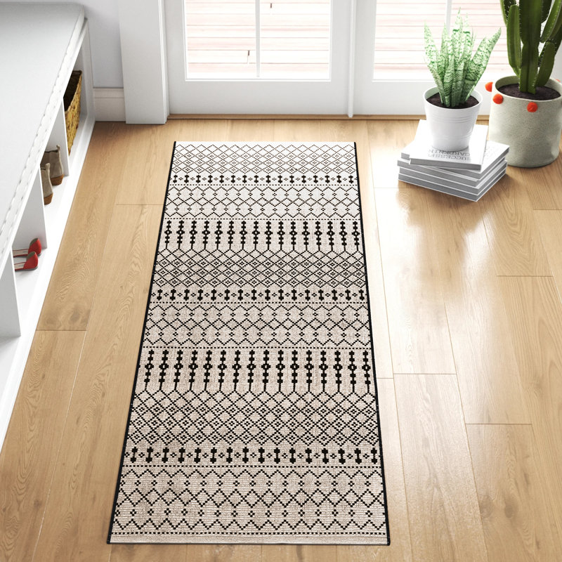 Courtdale Cotton Geometric Indoor Rug, Runner 2'6" x 8'