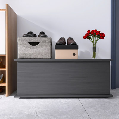 Coffre de rangement en bois pour hall d'entrée, plateau relevable en noir, pouvant contenir de la literie et plus de coffre, noir pour garder l'espace bien organisé
