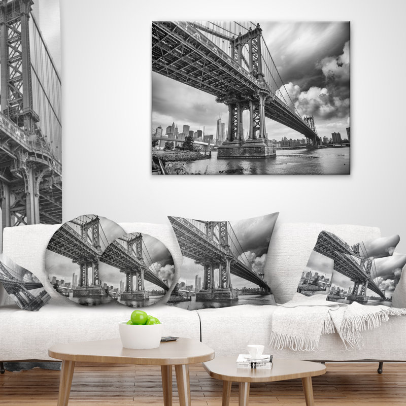 Coussin décoratif "City Bridge in Grey Shade" Designart