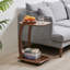 Table de bout en bois massif en forme de C avec roues Emerson, couleur noyer