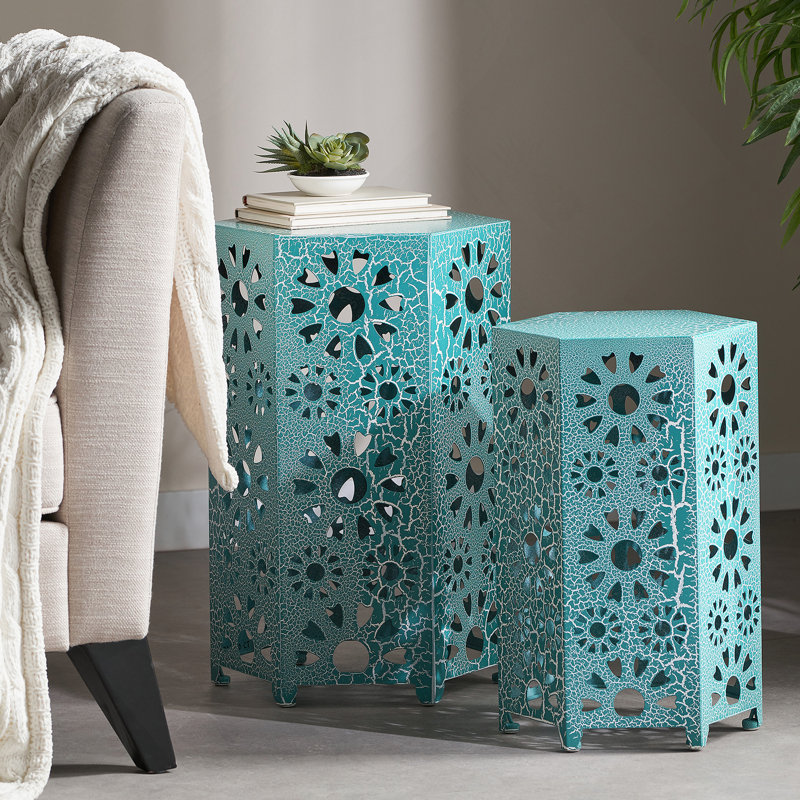 Ensemble de tables d'appoint Eliana avec découpe Sunburst, parfait pour ajouter style et fonctionnalité à votre patio ou à votre cour.