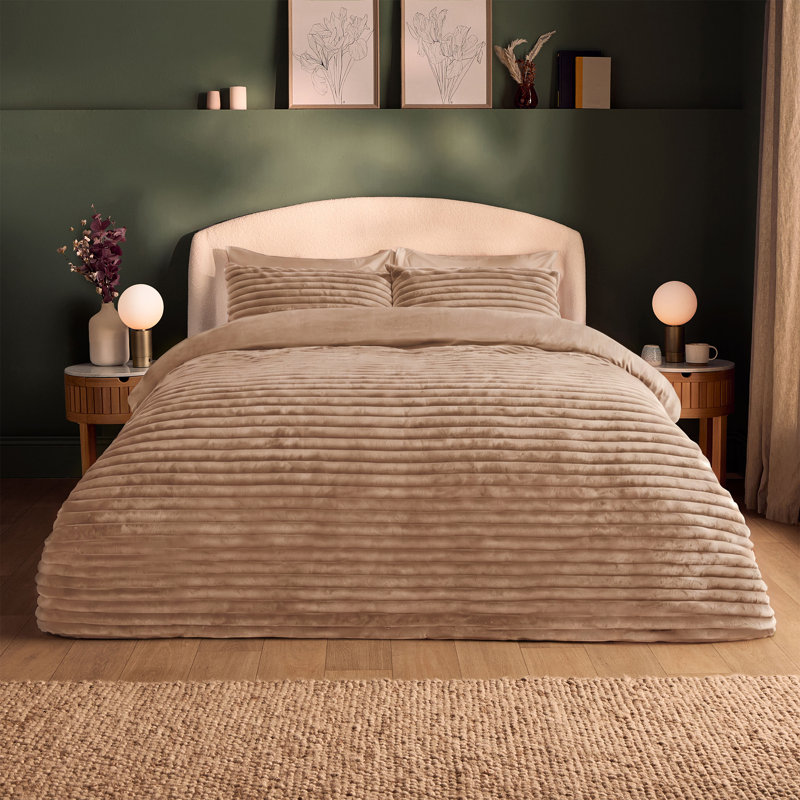 Silentnight Ribbed Faux Fur Duvet Set, King, Natural