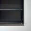 Armoire à pharmacie polyvalente avec miroir, offrant des options d'installation murale ou encastrée et un grand espace de rangement.