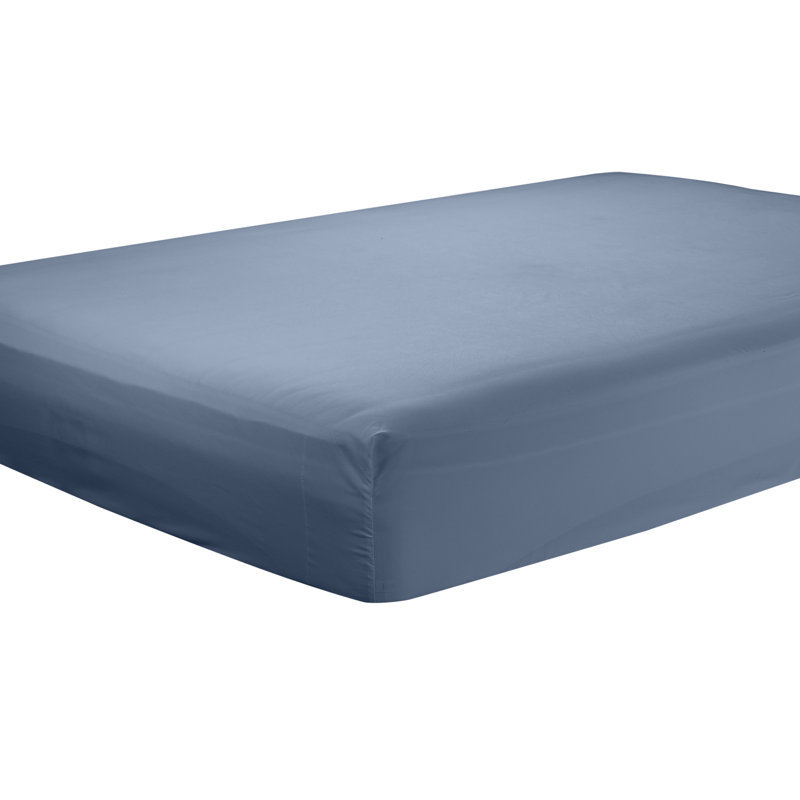 Les draps-housses en microfibre douce sont conçus pour évacuer l'humidité et peuvent contenir jusqu'à 16 po de profondeur