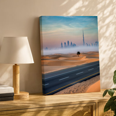 Toile, «A Vast Desert Landscape Strets Into The Distance With», art mural doux Dunes de sable ondulant sous un doux ciel pastel dans la toile