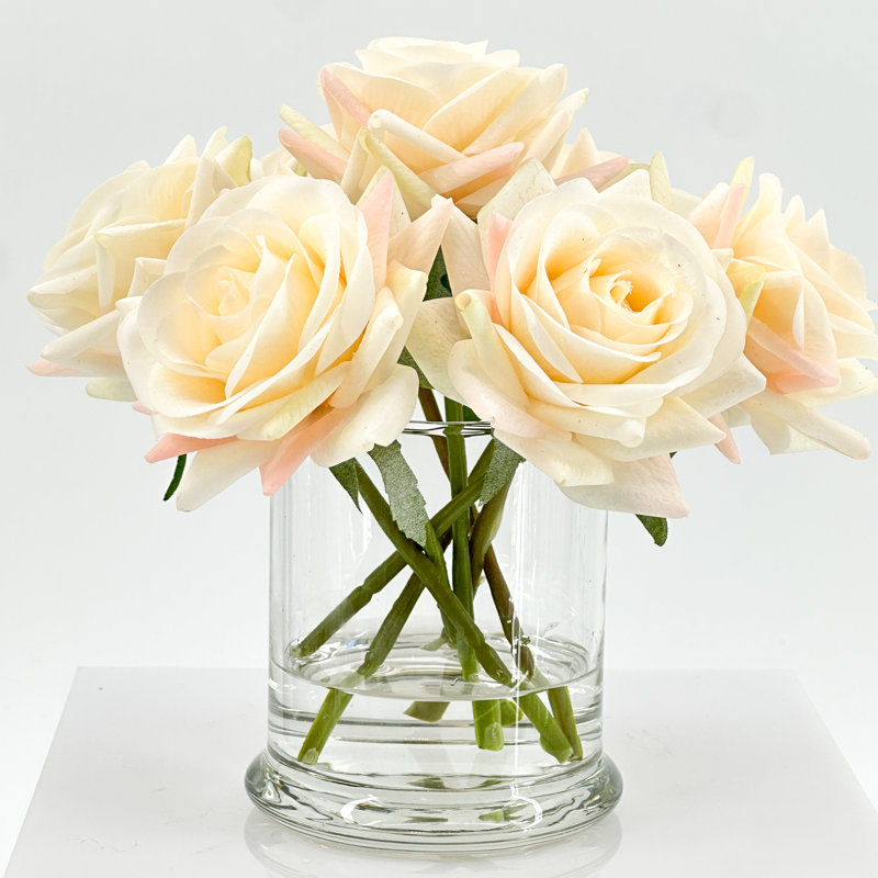 Petit centre de table avec arrangement de fleurs douillettes, Crème, crème