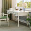 Bureau rectangulaire beige en bois massif avec 3 tiroirs