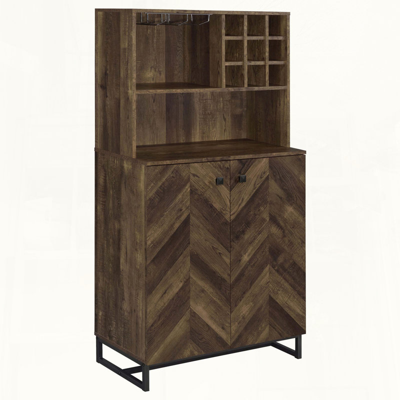 Armoire à vin rustique en chêne avec façade à chevrons et porte-verres à pied