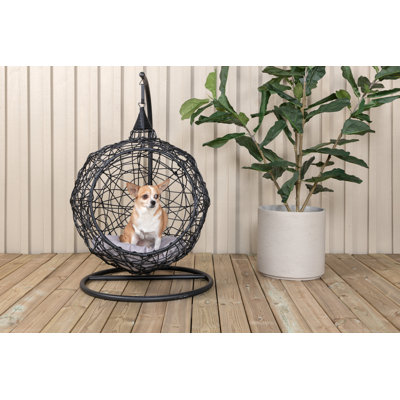 Ghassan Hooded/Dome Dog Bed with Stand