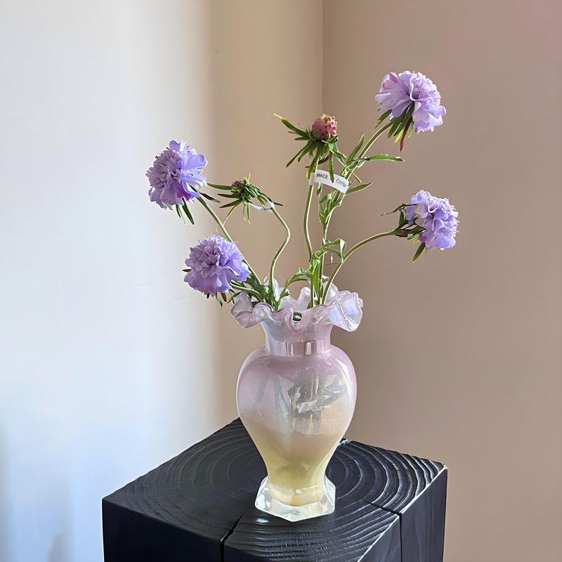 Ornements de fleurs simulées