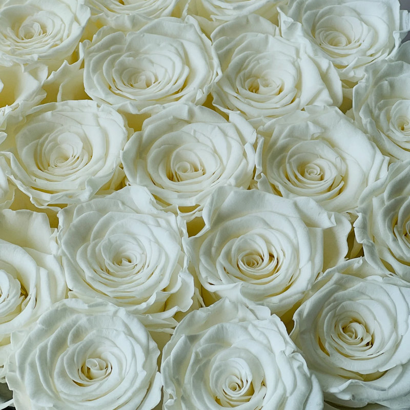 Arrangement floral rose en boîte