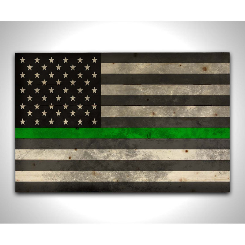 «Thin Green Line Flag» sur bois, H 20 po x l 30 po
