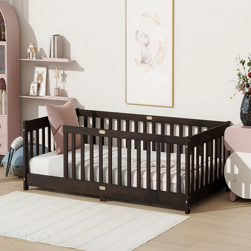 Structure de lit simple avec clôture sans porte, structure en bois d'hévéa avec barrière de sécurité, Espresso