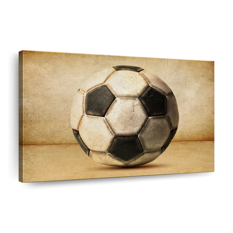 «Old School Soccer Ball», reproduction sur toile tendue, H 34 po x l 51 po x P 1,25 po