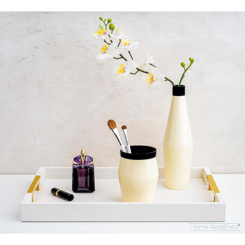 Plateau de service décoratif moderne en similicuir lustré avec poignées en métal poli pour table de repose-pieds