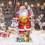 Célébrer avec une figurine de père Noël